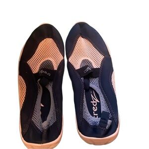 Tred blue water shoes size 8